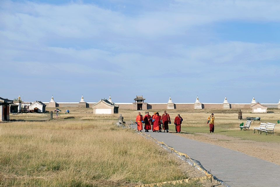 Erdenezuu monks